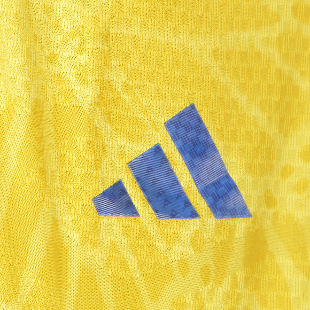 amarilla encauchetada detalle logo adidas (1) amarilla encauchetada detalle logo adidas (1)